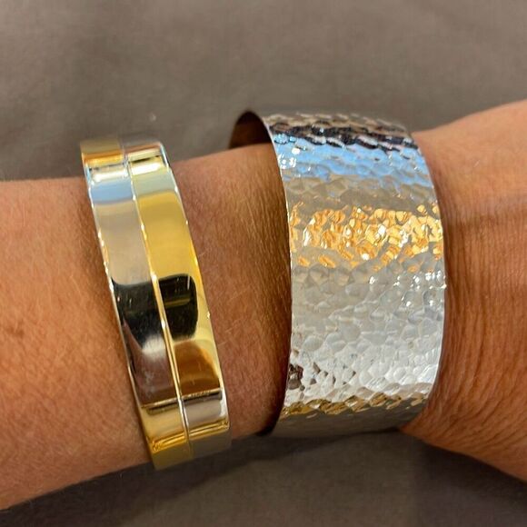 Set Of Two Womens Open Cuff Bangle Bracelet Silvertone Goldtone - Picture 3 of 5